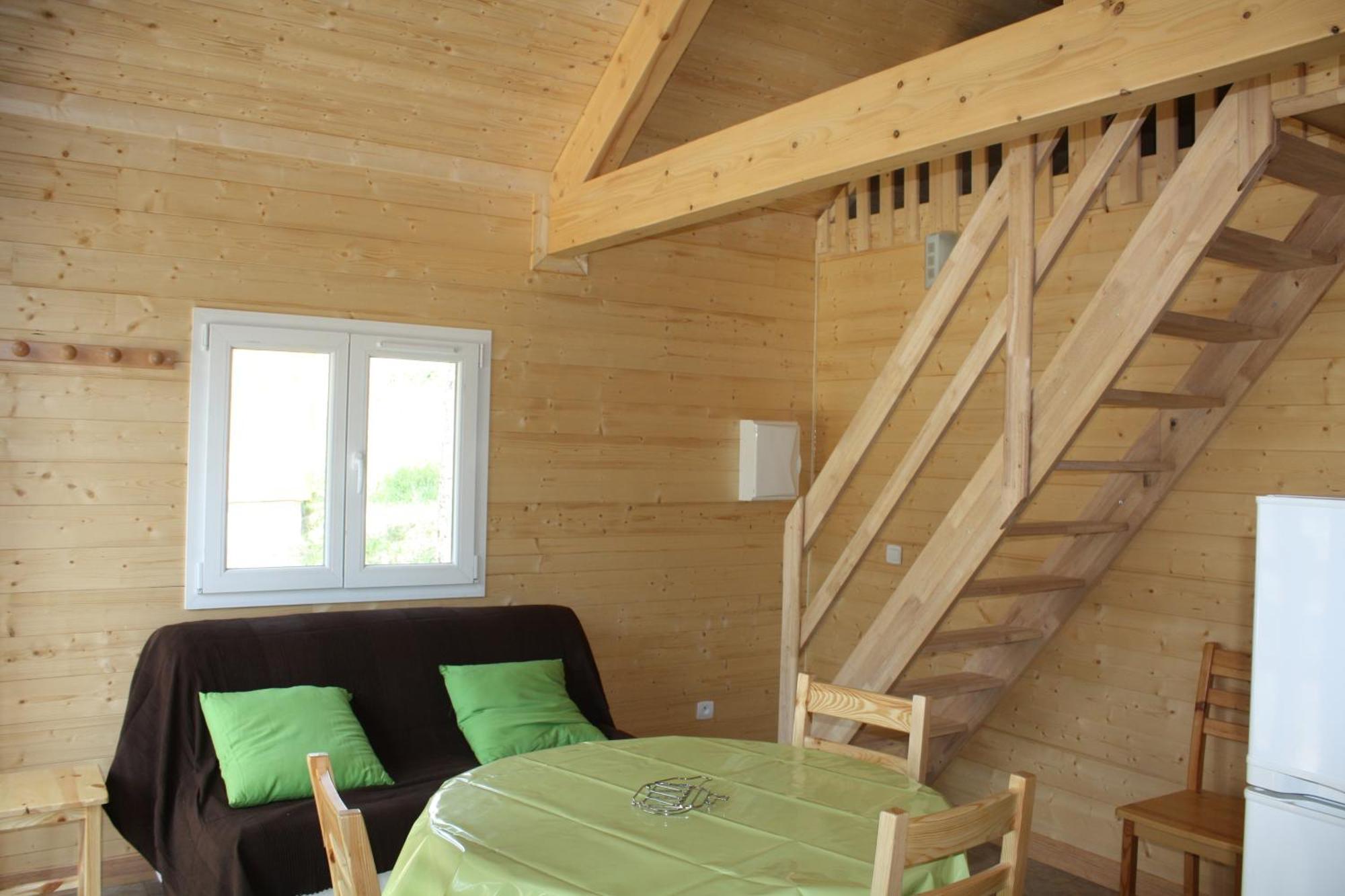 Parc Residentiel De Loisir : Le Loup Blanc Du Riou Hotel Barcelonnette Exterior photo