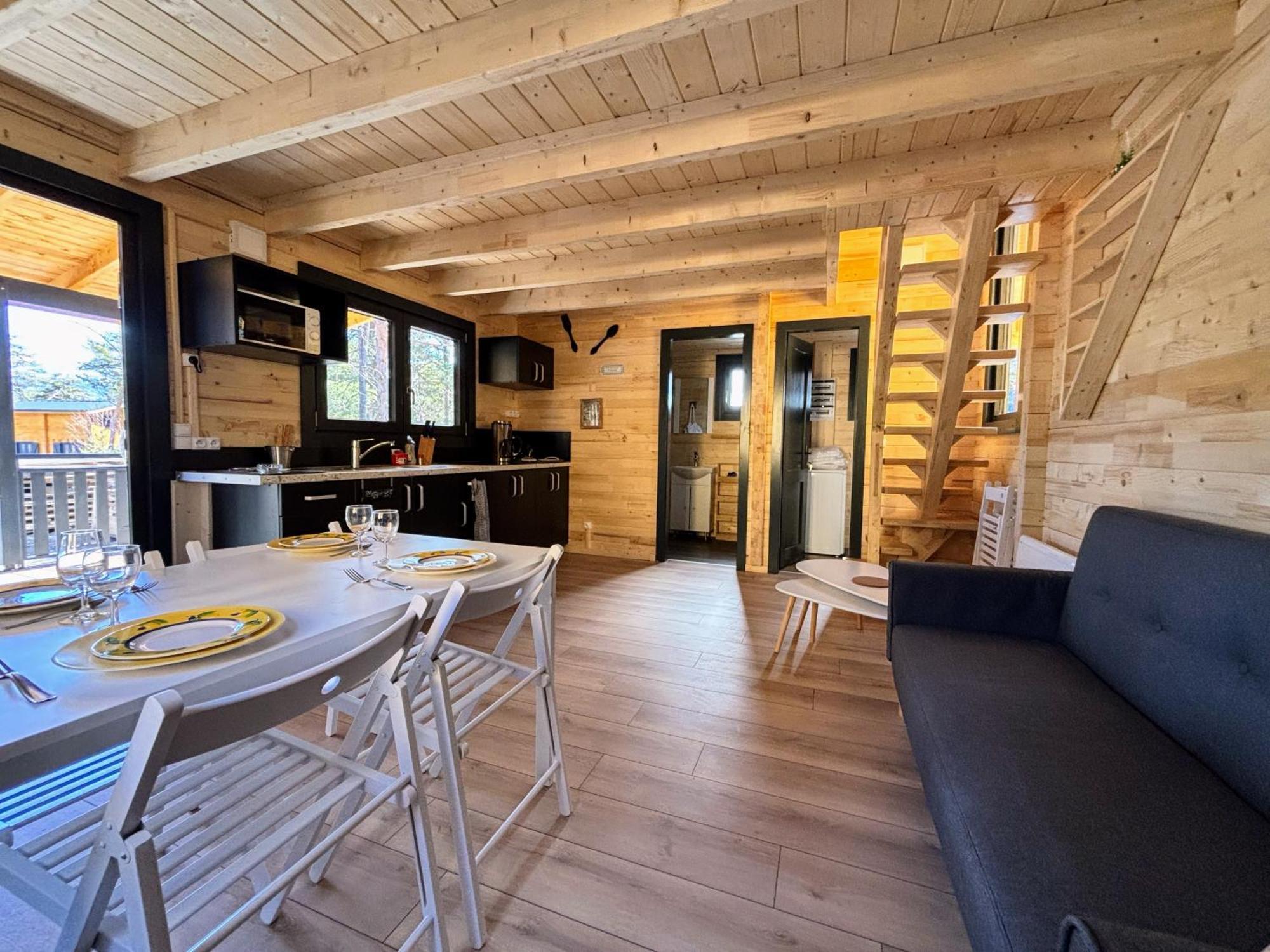 Parc Residentiel De Loisir : Le Loup Blanc Du Riou Hotel Barcelonnette Exterior photo